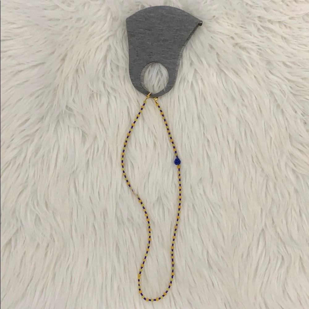 Adult Women Face Mask Holder